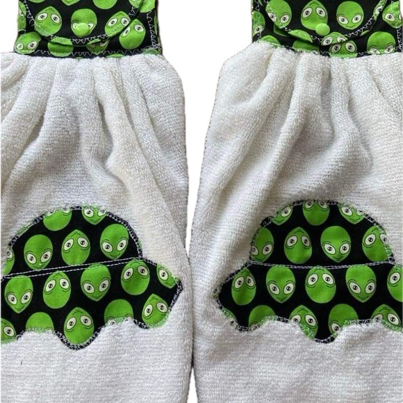 Alien UFO Kitchen Hanging Towel Set, Set of 2 White Towel - Picture 2 of 3